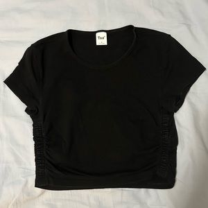 ARITZIA TNA BLACK CROP TOP WITH SCRUNCHED SIDES